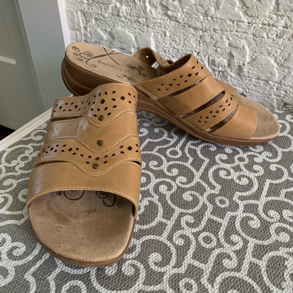 BareTraps Brown Cut-Out Women's Sandals